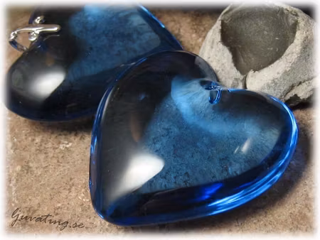 Stort blått transparent glashjärta ca 43x43 mm