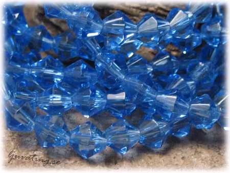 Ljusare blå facetterad bicone 30-pack ca 6 mm