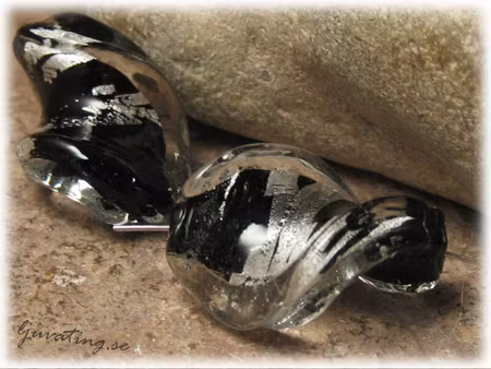 Svart vriden med inside silver ca 27x18 mm