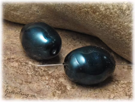 Teal nyans vaxad glaspärla ca 16x12 mm