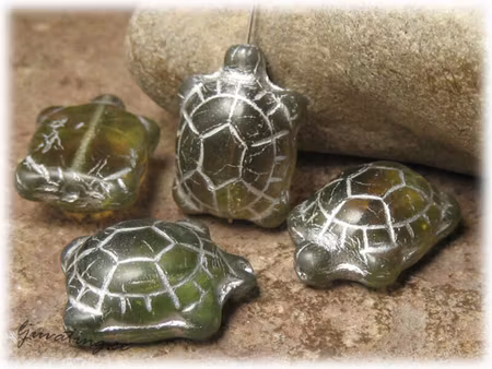 Olivgrön sköldpadda med silverinlägg ca 19x14 mm