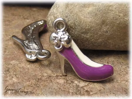 Sko lila med rosett berlock i metall ca 25x22 mm