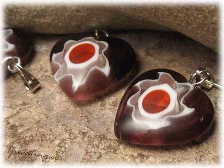 Basfärg plommon ljus hänge hjärta ca 18x18 mm