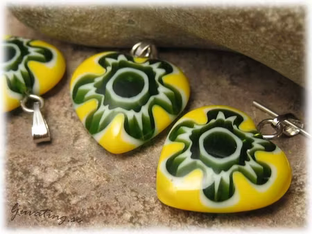 Basfärg gul grön hänge hjärta ca 18x18mm