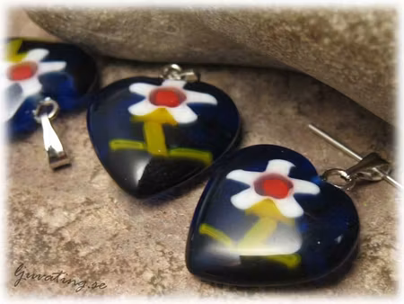 Basfärg koboltblå vit hänge hjärta ca 18x18mm