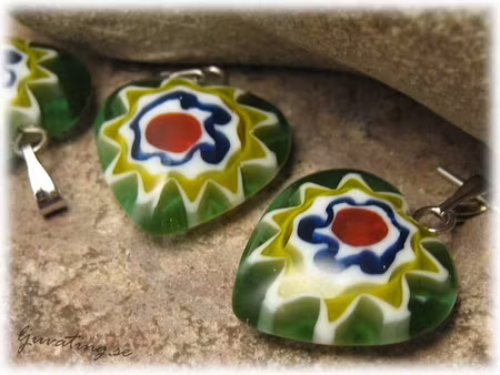 Basfärg grön hänge hjärta ca 18x18mm