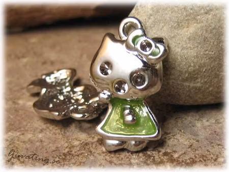 Berlock hello kitty limegrön klänning ca 23x13 mm