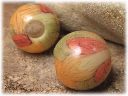 Stor pärla i syntet orange/grön ca 20 mm