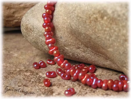 Röd med AB lyster farfalle pärla ca 4x2 mm