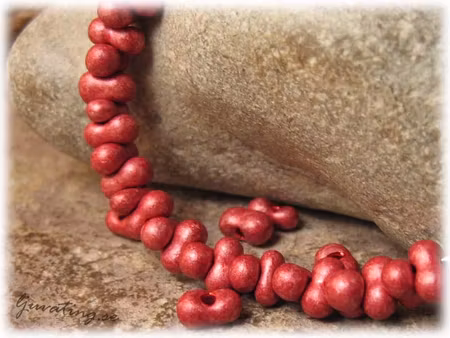 Matt metallic röd farfalle pärla ca 6x4 mm