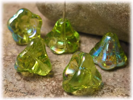 Blomklocka änglakjol peridot AB lyster ca 10x13mm