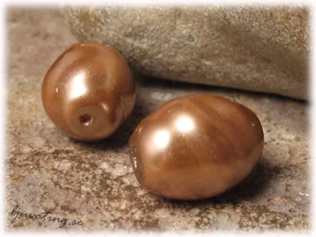 Nougat vaxad glaspärla ca 16x13 mm