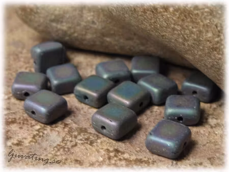 Kvadrat lilaton med AB lyster 20-pack ca 6x6 mm