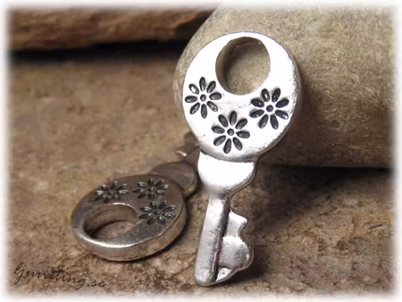 Hänge nyckel med blommor ca 15x30 mm
