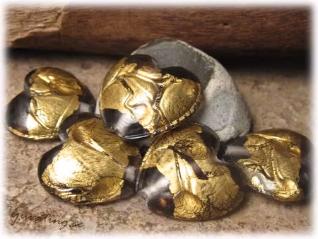 Hjärta mörk plommonlila med guldfoil ca 21x20 mm