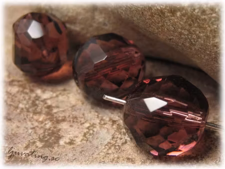 Plommonlila facetterad stair ca 14x14x11 mm