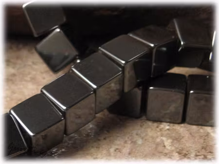 Hematit pärla kub ca 10x10 mm