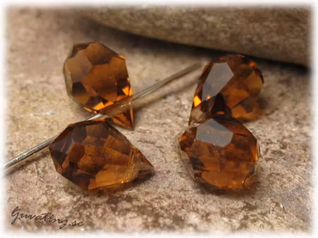 Smokey topaz droppe i slipad kristall ca 10x6 mm