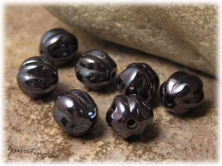 Rund svart lila med AB lyster ca 8 mm