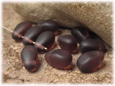 Frostad plommonfärgad droppe 10-pack ca 11x7 mm