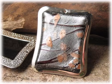 Glashänge svart silverfoil i metallram ca 53x43 mm