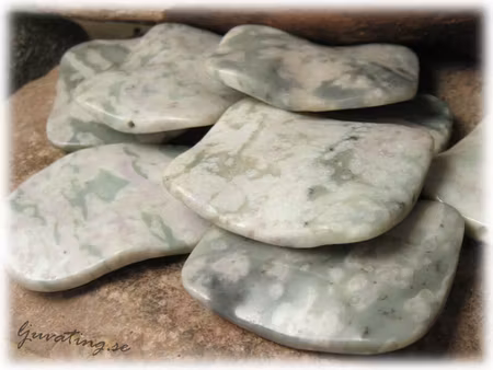 Grönmelerad vågig rektangel peace sten ca 50x40 mm