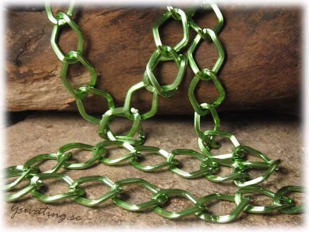 1/2 meter grön kedja i aluminium ca 18x13 mm