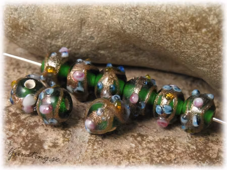 Wedding Cake Mossgrön pyttesmå 10-pack ca 8x6 mm