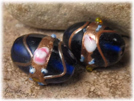 Wedding Cake cobolt blå oval pärla ca 18x14 mm