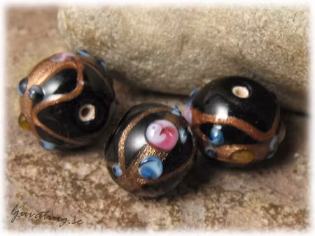 Wedding Cake svart rund lite mindre ca 14x12mm