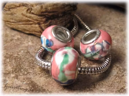 Ormlänkspärla i rosa porslin ca 13x10 mm