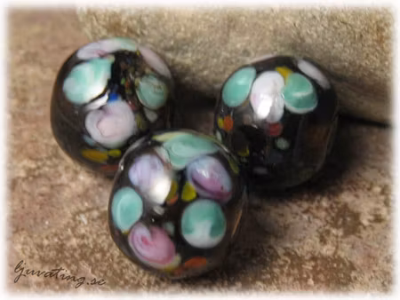 Transp black diamond rund pärla blommor ca 15 mm