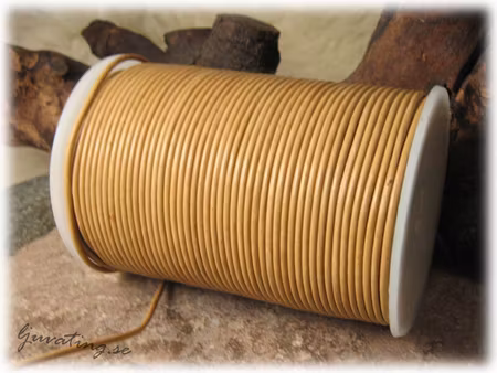 Runt läderband metallic bronze tjocklek ca 2 mm