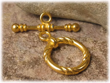 Stort toggle lås guldfärgat ca 21 mm i diameter