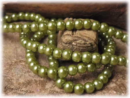 Pärlor i glas rund olivgrön 30-pack ca 6 mm