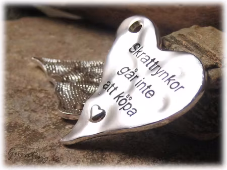 Hjärta med budskap Skrattrynkor går inte.....