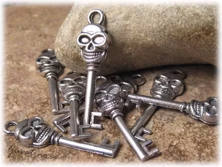 Storpack döskallenyckel berlock hänge 20-pack ca 33x9 mm