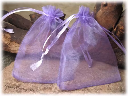 Smyckepåse lila enfärgad ca 12x10 cm