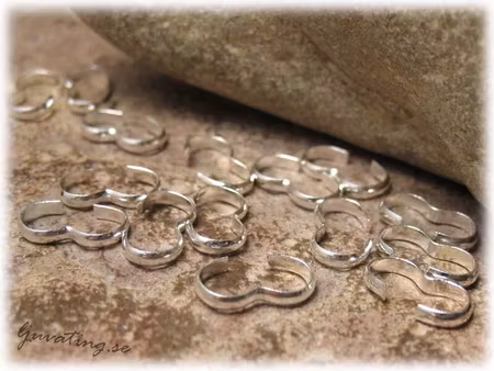 Silverfärgad 8 klämma 20-pack ca 9x5 mm