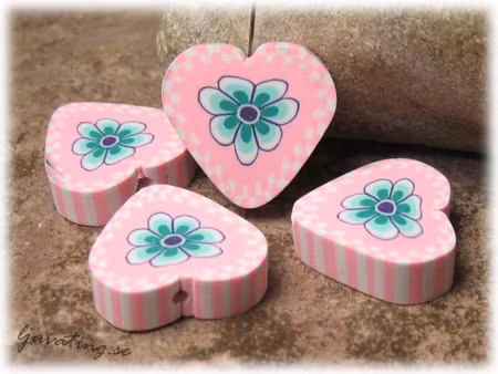 Lerpärla rosa hjärta med blomma ca 19 mm