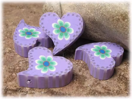 Lerpärla lila hjärta med blomma ca 22 mm