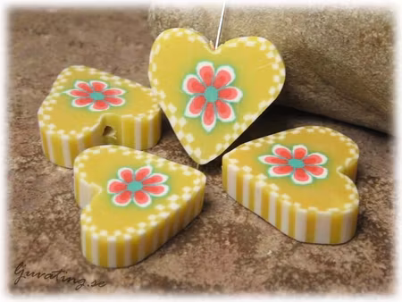 Lerpärla gult hjärta med blomma ca 20 mm