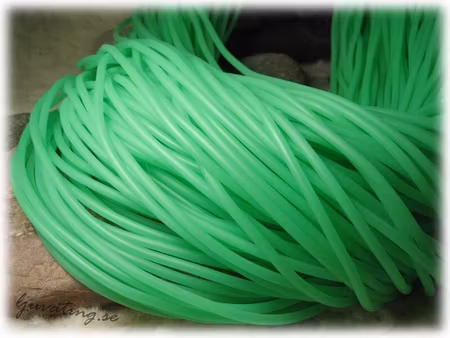 Grön rund massiv gummislang tjocklek ca 4 mm