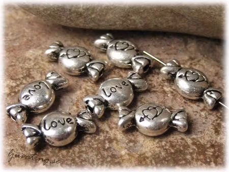 Mellandel godis med text o hjärta 10-pack ca 11x6 mm