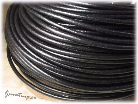 Svart runt läderband tjocklek ca 5 mm