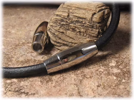 Magnetlås i rostfritt stål ca 28x10mm hål ca 5 mm