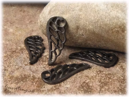 Berlock vinge matt svart 10-pack ca 21x9 mm