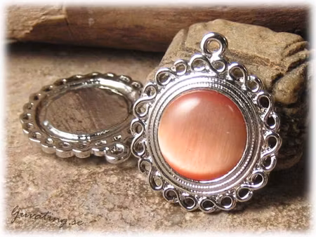 Runt hänge med orange cats eye pärla ca 33x29 mm