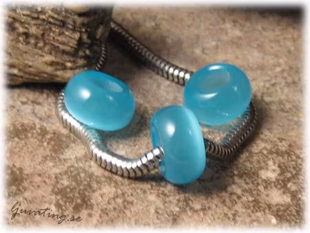 Ormlänkspärla ljusblå cat eye ca 14x8 mm