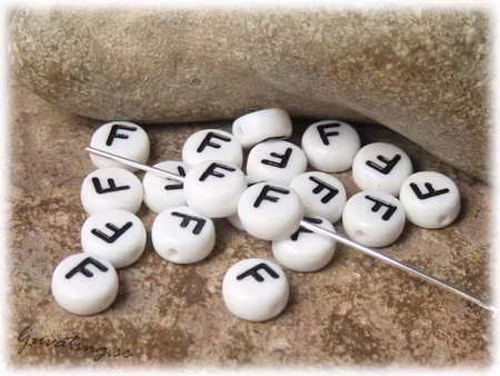 Bokstavspärla F i acryl  20-pack ca 7 mm